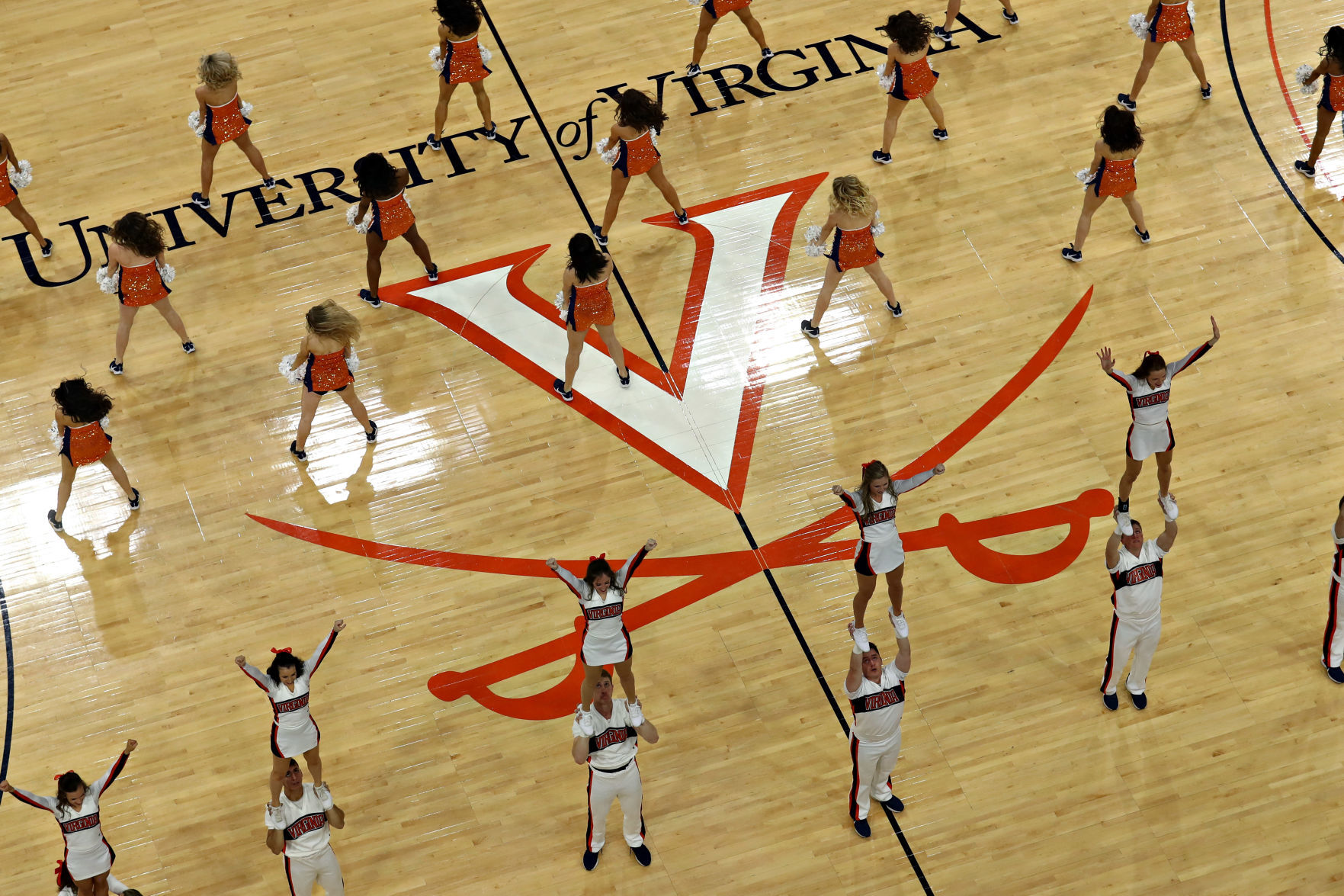 20200211_cdp_sports_uvahoops041.JPG